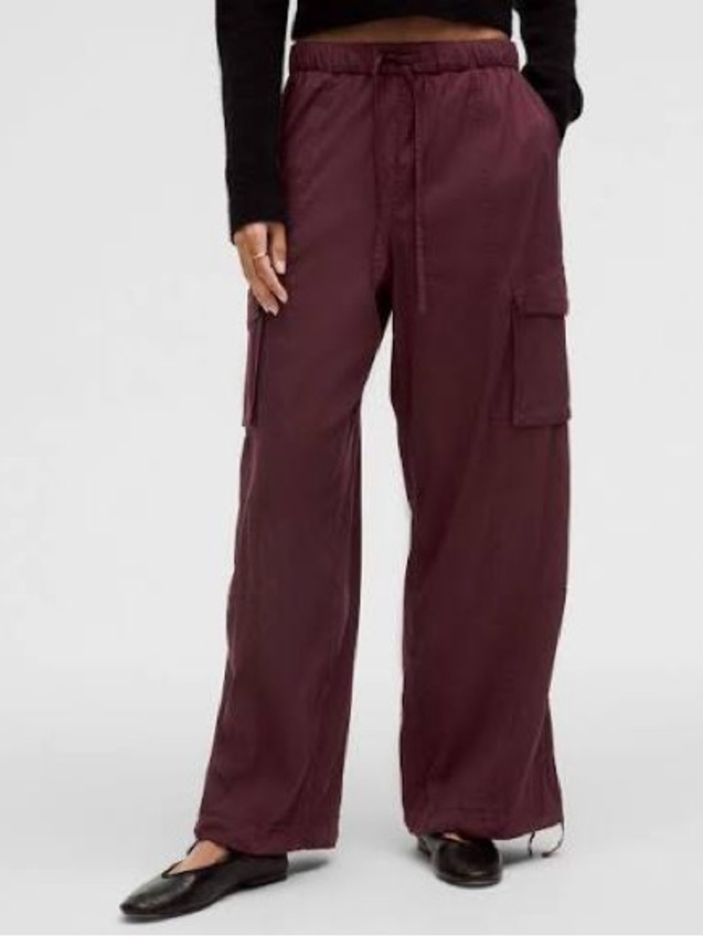Lululemon Mid rise lightweight adjustable cargo pants. Size XS